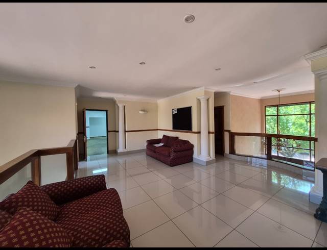 549M² OFFICE TO LET IN SUNNINGHILL